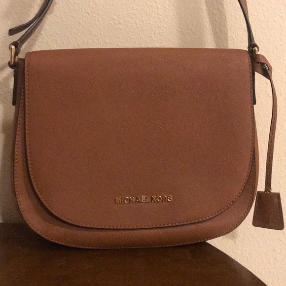 Michael Kors Handbags - Michael Kors Hamilton cross body